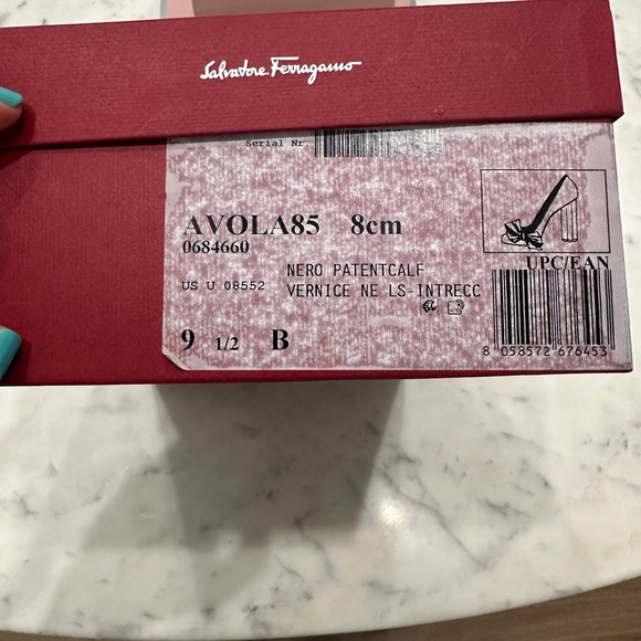 Ferragamo black patent leather pumps with gold heels . - Picture 4 of 5